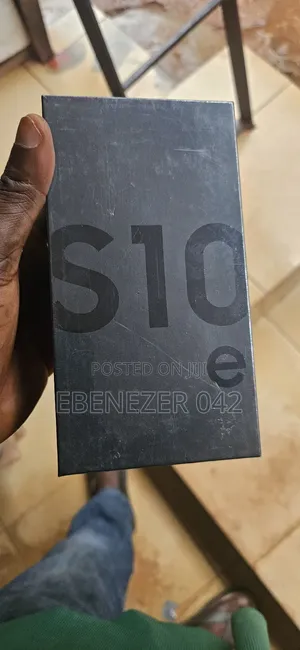 New Samsung Galaxy S10e 128 GB Black