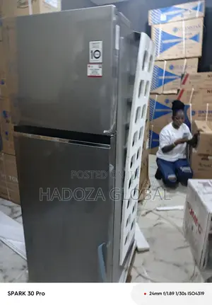 Platinum Silver Lg 260l Refrigerator, Top Freezer Type