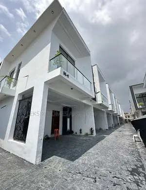 4bdrm Townhouse/Terrace in A Well Secured, Ikota for sale