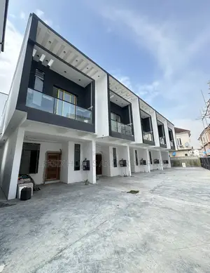 3bdrm Townhouse/Terrace in A Well Secured, Chevron for sale