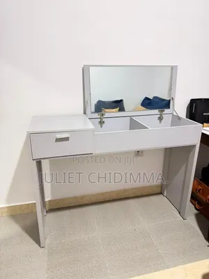A Quality Mirro Table