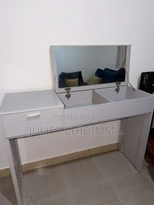 A Quality Mirro Table