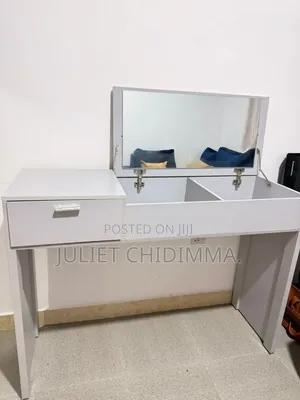 A Quality Mirro Table