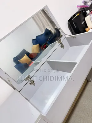 A Quality Mirro Table