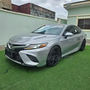 Toyota Camry XSE FWD (2.5L 4cyl 8AM) 2018 Silver