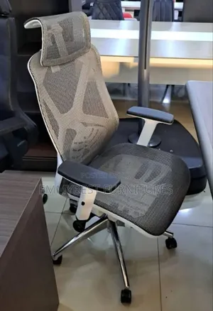 Quality Ergonomic Mesh Swivel Office Chair.