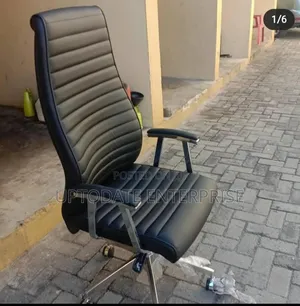 Swivel Office Chair With Sleek Modern Design
