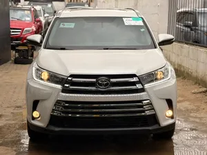 Toyota Highlander XLE 4dr SUV (3.5L 6cyl 6A) 2015 Off white