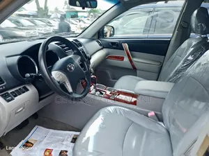Toyota Highlander 2010 Silver
