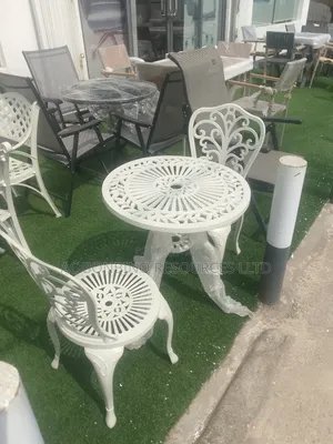 Sit Out Table