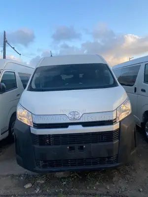 Toyota HiAce 2022 White
