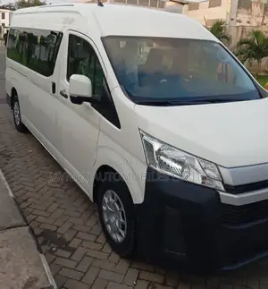 Toyota HiAce 2021 White