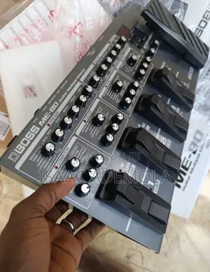 Boss Me80 Guitar Effect Processor