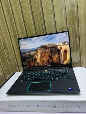 Laptop Dell Alienware M16 R2 32GB Intel Core Ultra 9 SSD 1T