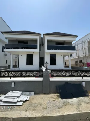 5bdrm Duplex in Ikota for sale