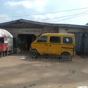 10bdrm Bungalow in Dopemu for sale
