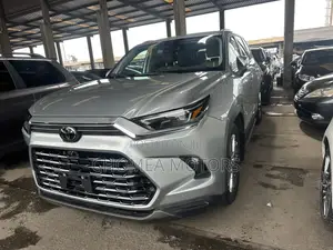 Toyota Highlander 2024 Silver