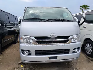 Toyota HiAce 2010 Silver