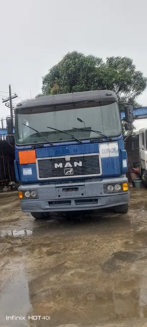 Man Diesel 8 Tires Trailer Head