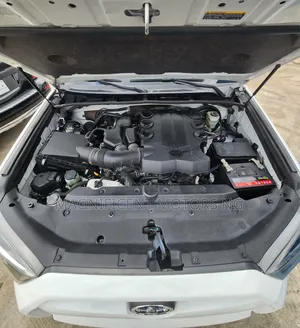 Toyota 4-Runner SR5 4x2 2019 White
