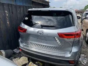 Toyota Highlander Limited 4dr SUV AWD (3.5L 6cyl 6A) 2015 Silver