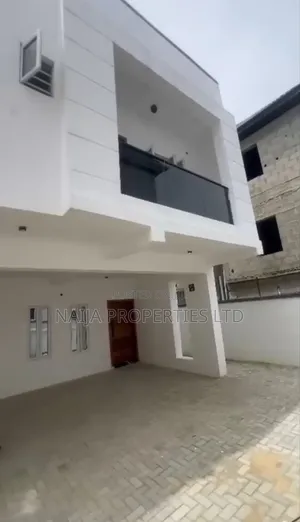 3bdrm Townhouse/Terrace in Blenco, Sangotedo for sale