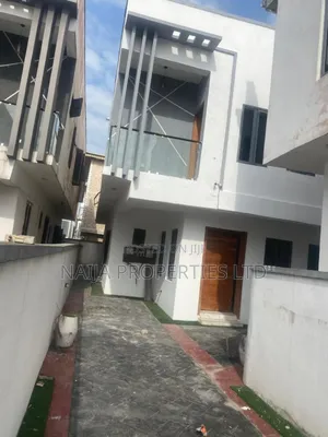 4bdrm Duplex in Ologolo, Lekki for sale