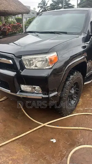 Toyota 4-Runner SR5 4X4 2013 Black