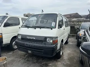 Toyota HiAce 2002 White
