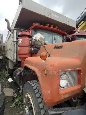 Mack RD Dump Tractor