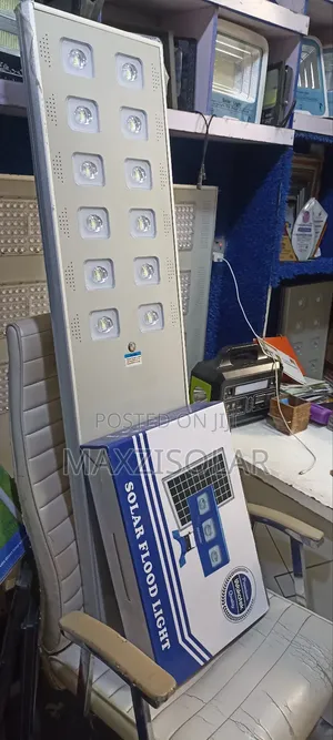 100watts Wakatek All In One Solar Street Light