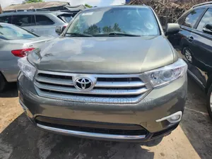 Toyota Highlander Limited 3.5l 4WD 2013 Green
