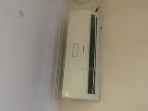 Neatly Used Samsung 1.5 Hp Ac Available for Sale in Ajah.