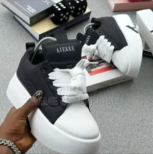 Outstanding Sneaker -