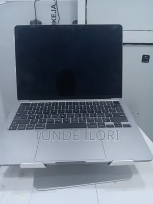 Laptop Apple MacBook Air 2022 M2 8GB Apple M2 SSD 256GB