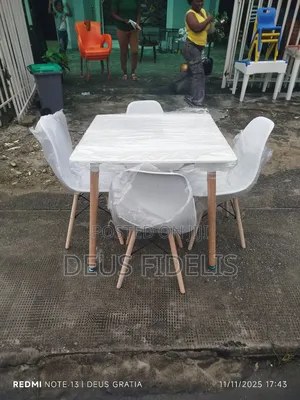 4 Seater Dining Table/Eames Dining Table