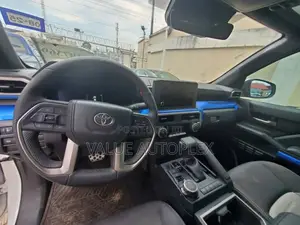 Toyota Tacoma 2024 White