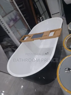 White and Dark Grey Freestand Bathtub With Glasscup Stand