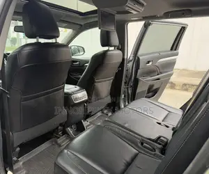 Toyota Highlander XLE V6 4x2 (3.5L 6cyl 6A) 2016 Silver