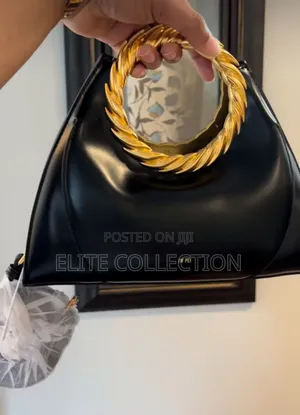Quality Luxury Zara Bag
Beauty in Bag 
Come With Longer Handle