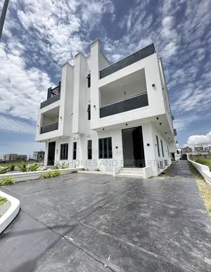 5bdrm Duplex in A Well Secured, Ikate for sale
