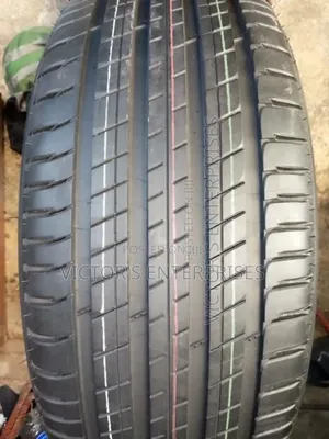 255/60 R 17 Michelin Tire