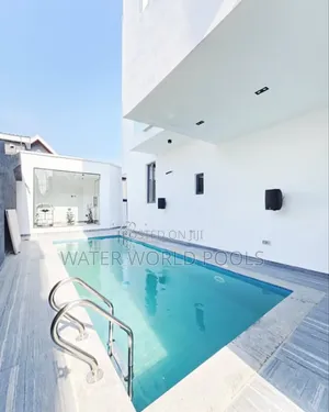 Swimming Pool Concrete Fiberglass