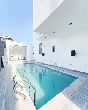 Swimming Pool Concrete Fiberglass