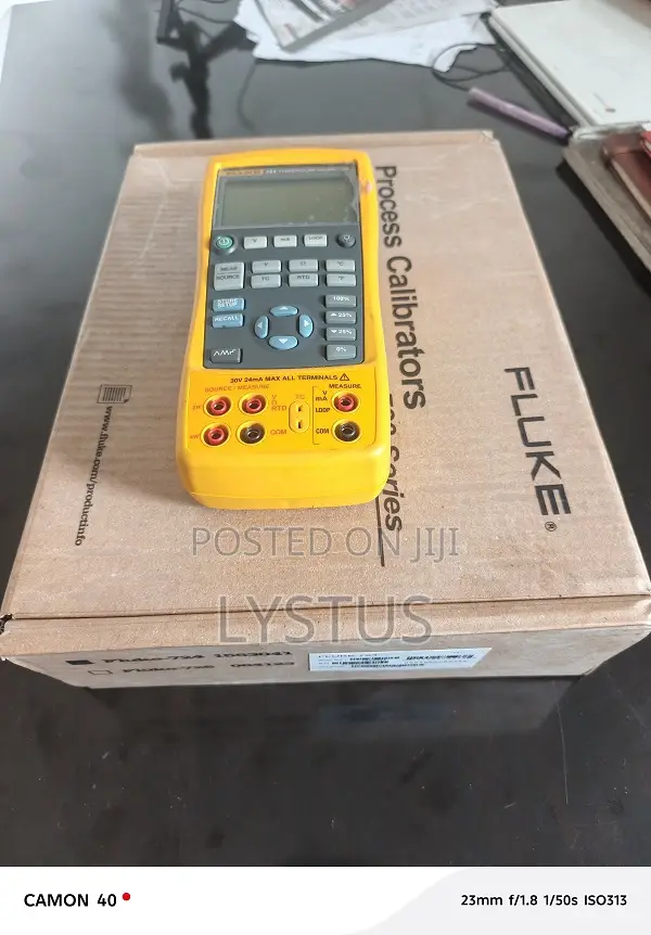 Fluke 724 Temperature Calibrator
