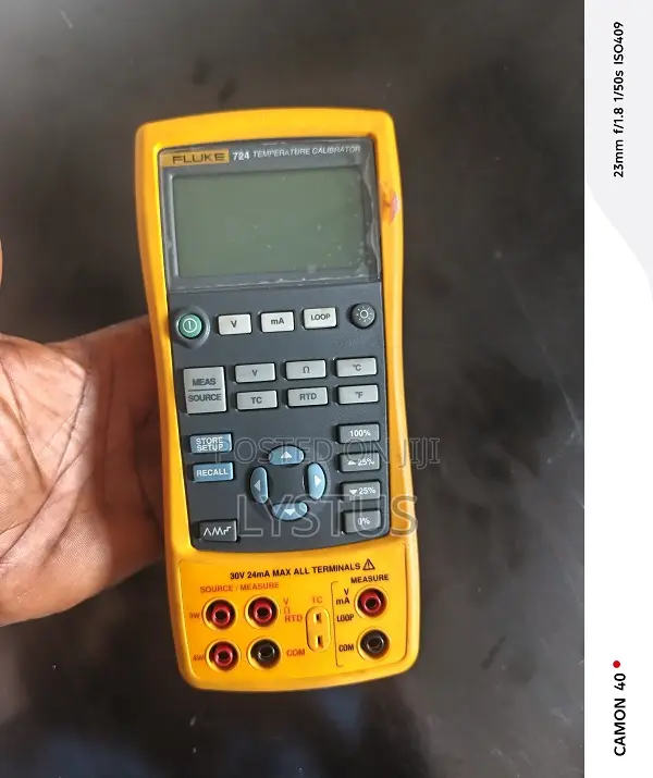 Fluke 724 Temperature Calibrator