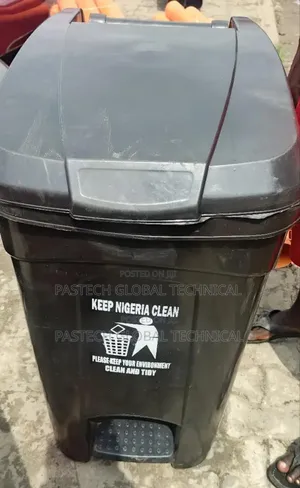 //Plastic Pedal Waste Bin 20ltr