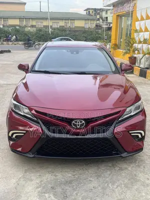 Toyota Camry SE FWD (2.5L 4cyl 8AM) 2018 Red