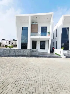 Furnished 5bdrm Duplex in Chevron for sale