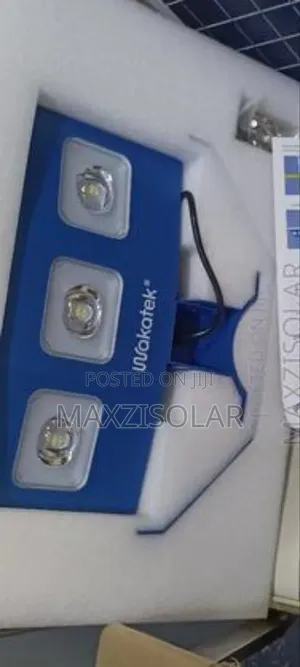 300 Watts Wakatek All In One Solar Street Light